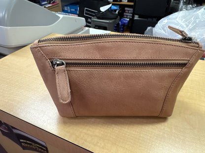 Paul & Taylor Women's Toiletry Kit by Classic Look, Inc