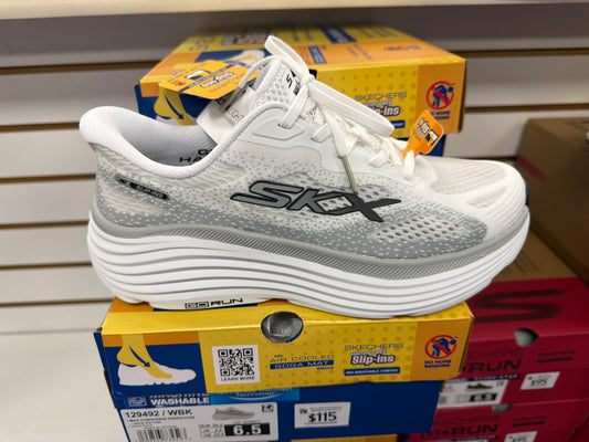 Max Cushioning Endeavour by Skechers
