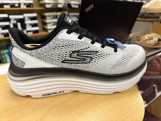 Men's Max Cushioning Endeavour - Kauska by Skechers