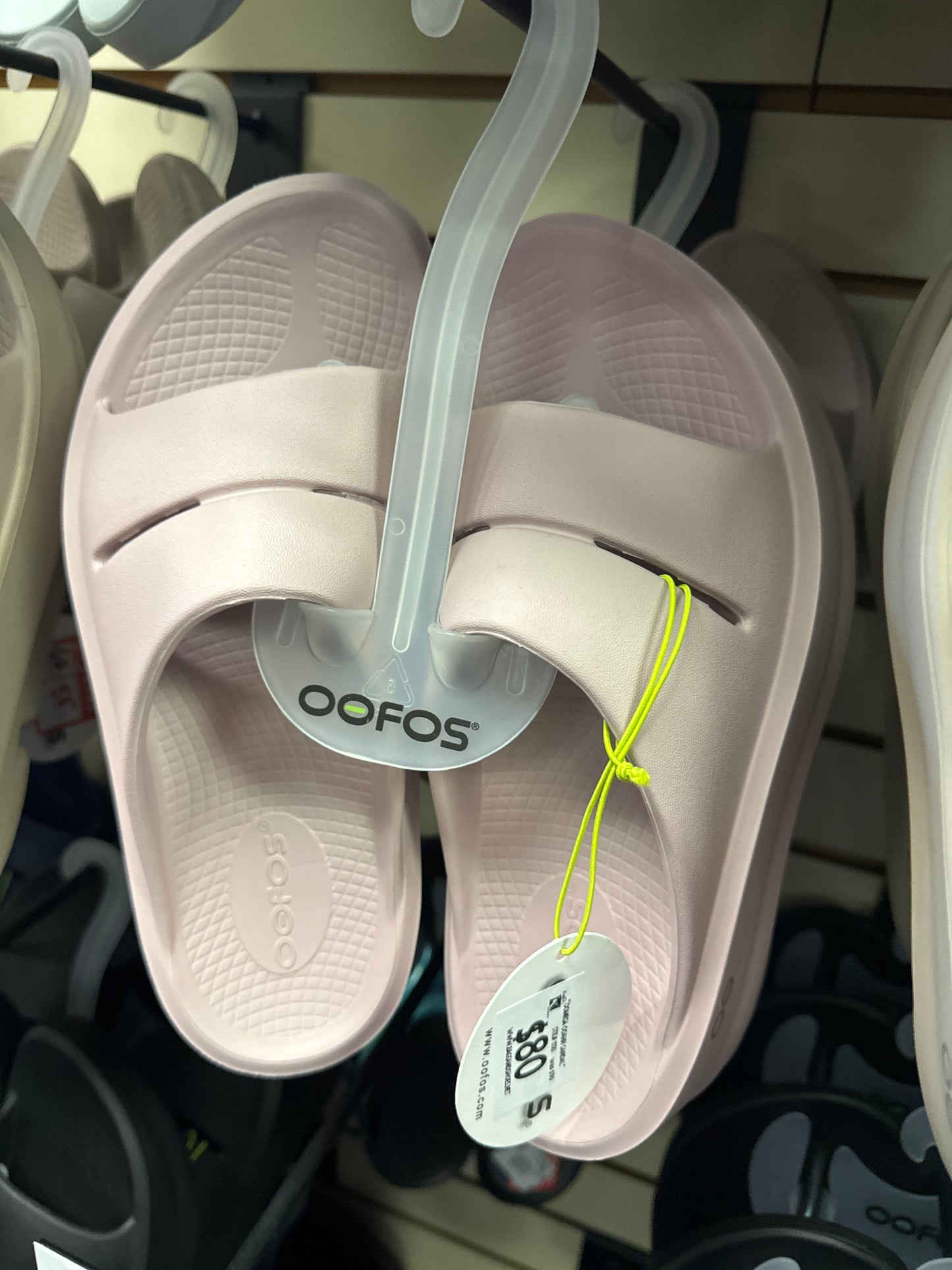 OOFOS WOMEN'S "OOMEGA OOAHH" SANDAL