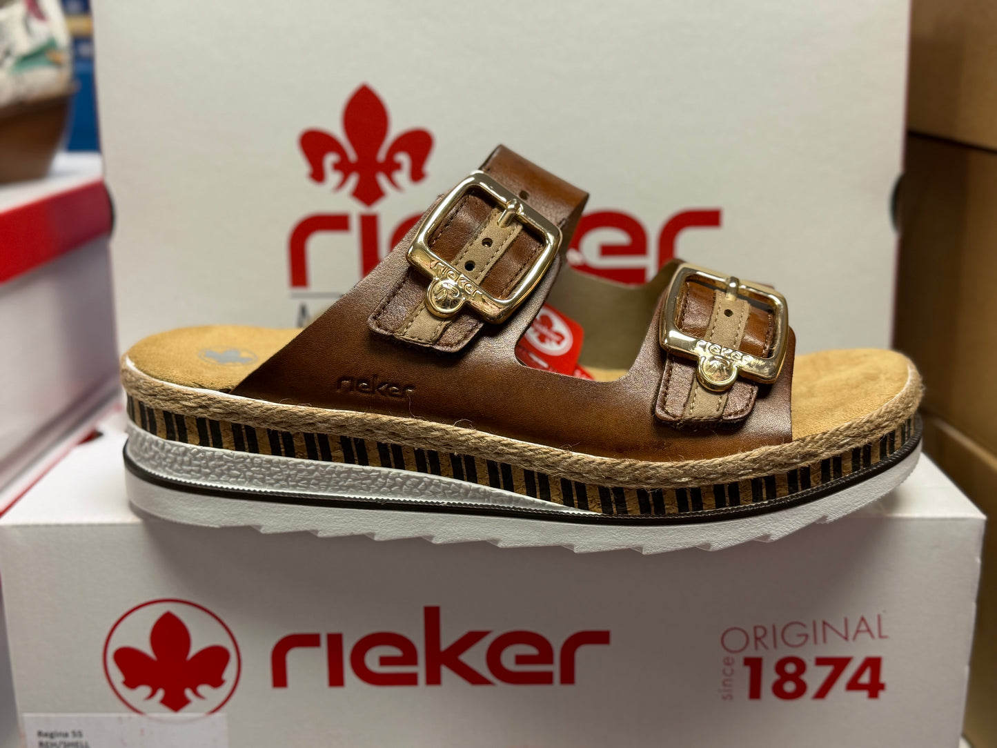 Regina V7955 by RIEKER